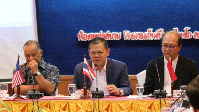 ประชุมธุรกิจไทย มาเลฯ อินโดฯ ยกระดับการค้าสามประเทศ เลขาฯ ศอ.บต.พร้อมดันสนามบินนราธิวาส สู่สนามบินนานาชาติ รองรับโครงข่ายขนส่งสินค้าชายแดน