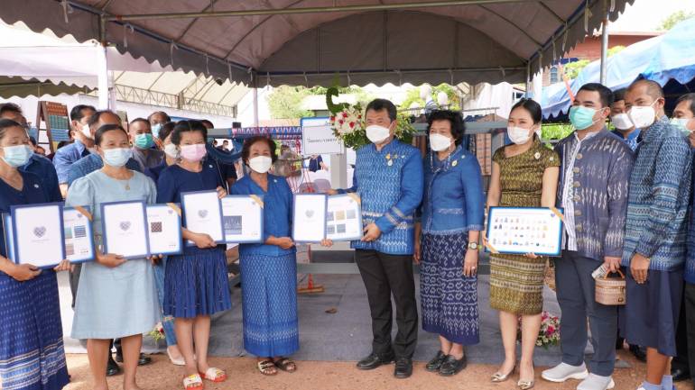 สมเด็จพระเจ้าลูกเธอ เจ้าฟ้าสิริวัณณวรีฯ พระราชทานกี่ทอผ้า เป็นปฐมฤกษ์ให้กับกลุ่มทอผ้าบ้านดอนกอย สืบสาน รักษา ต่อยอด อนุรักษ์ภูมิปัญญาผ้าไทย