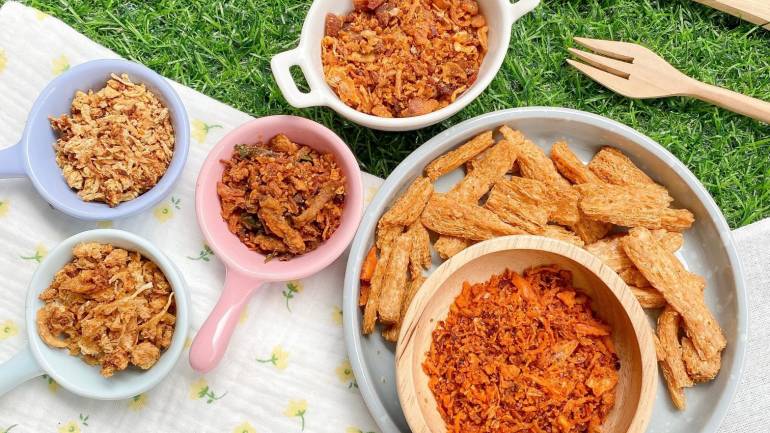 น้ำพริกสูตรคลีนและคีโตทั้งอร่อย ไขมันต่ำ ราคาย่อมเยา chicken chillip น้ำพริกอกไก่กรอบ สุดอร่อย ราคาย่อมเยา สามารถสั่งได้แล้ววันนี้!!