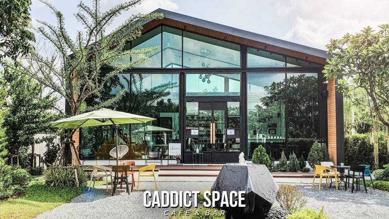 Caddict Space คาเฟ่-ร้านอาหารสไตล์ Glass House ย่านราชพฤกษ์ พื้นที่ใกล้ชิดธรรมชาติ นั่งชิลรับบรรยากาศพร้อมเครื่องดื่มและอาหารแสนอร่อย