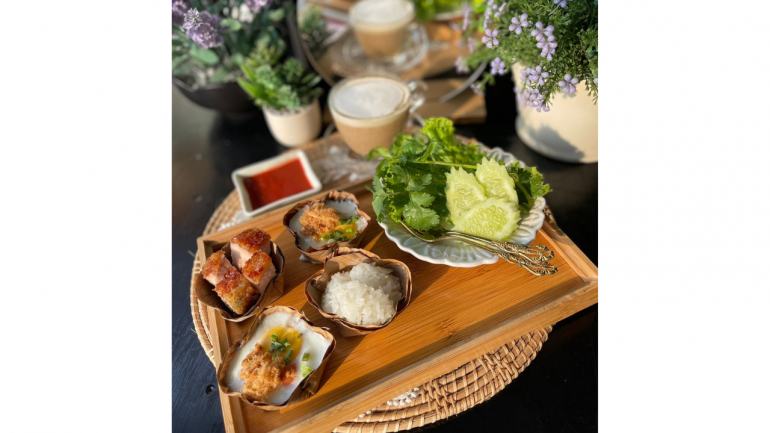 ณ เมืองตรัง สุดยอดร้านหมูย่างสูตรลับต้นตำรับ พร้อมเสิร์ฟความอร่อยของหมูย่างหอมๆ หนังกรอบ เนื้อนุ่ม ให้แล้วที่โชคชัย 4