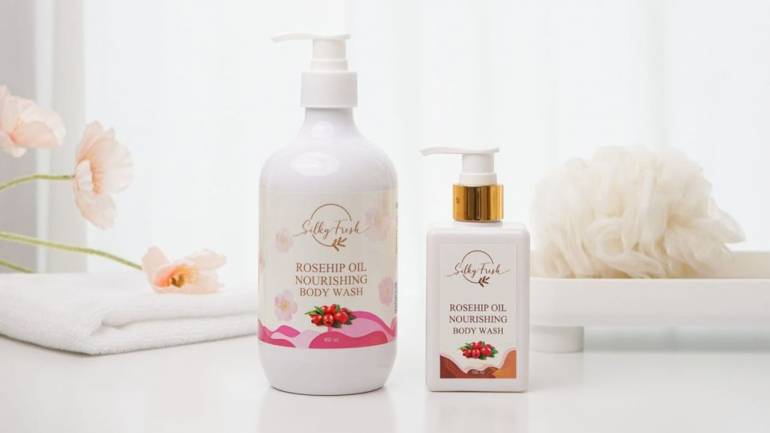 แค่อาบก็สวย แค่ขยับตัวก็หอม กับ Rosehip oil Nourishing Body Wash ครีมอาบน้ำทำความสะอาดผิวกาย หอมกลิ่นเชอรี่บลอสซั่ม ที่คนยุคใหม่ต่างเลือกใช้