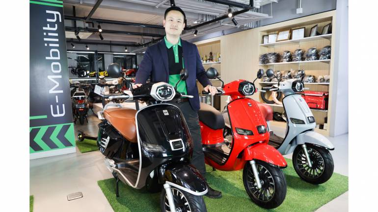 สิ้นสุดการรอคอย EM เปิดตัวจักรยานยนต์ไฟฟ้า EM ENZO สไตล์เรโทร สกูตเตอร์ เท่ยามขับขี่ สง่างามยามพบเห็น พลังมอเตอร์แรง 3,000 วัตต์